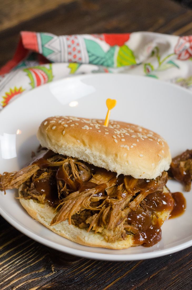 Instant Pot Pulled Pork Sandwiches