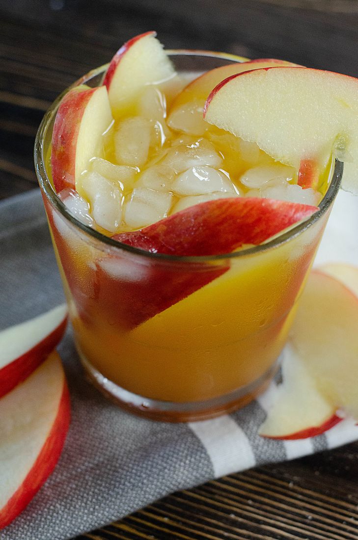 Fall cocktail with apples
