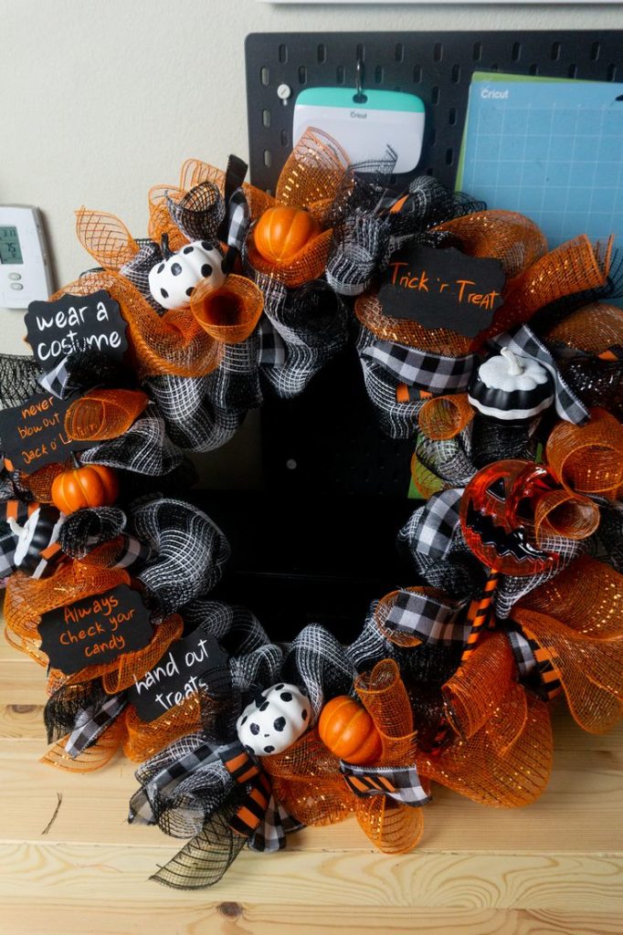 Trick 'r Treat Wreath on wood