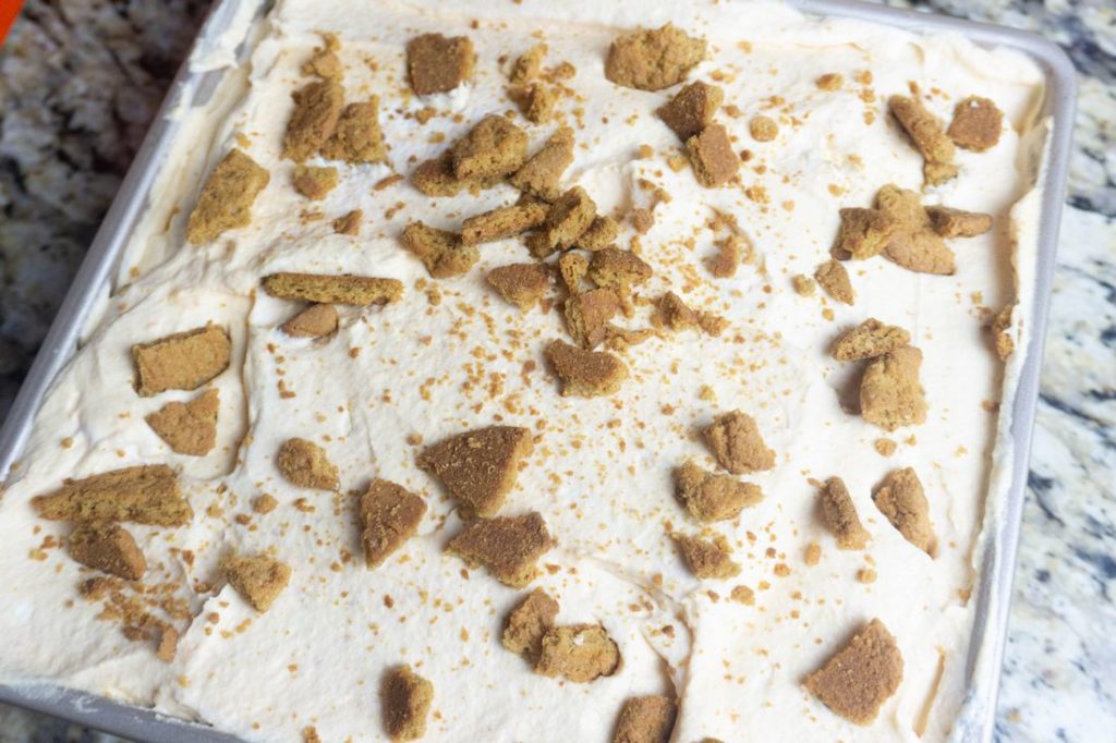 pumpkin ice cream and ginger snap cookies 