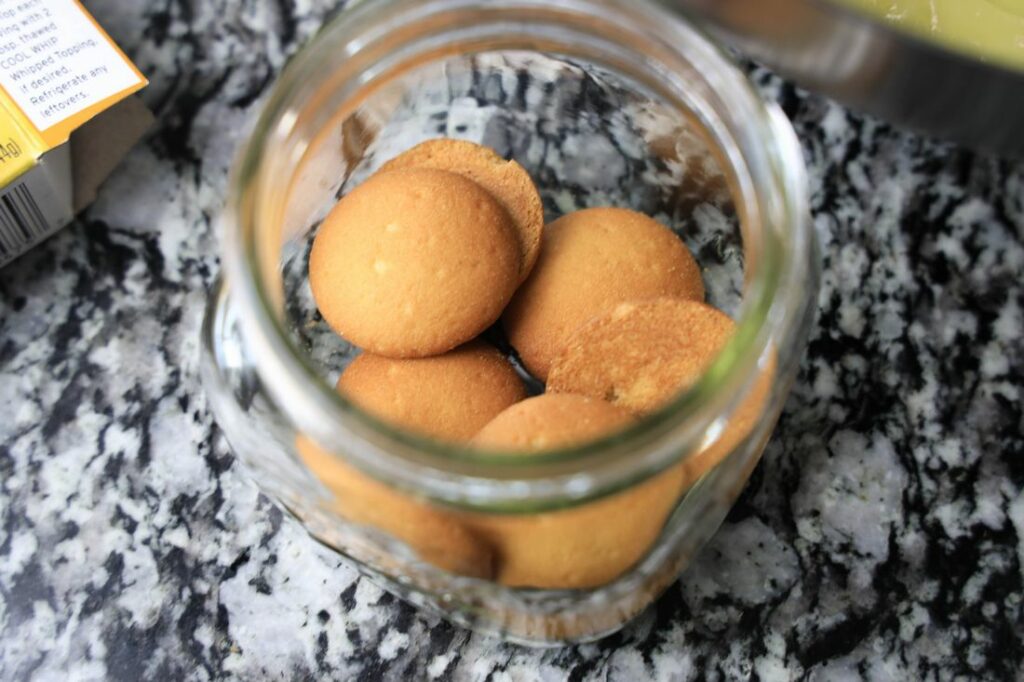 nilla wafers in a mason jar