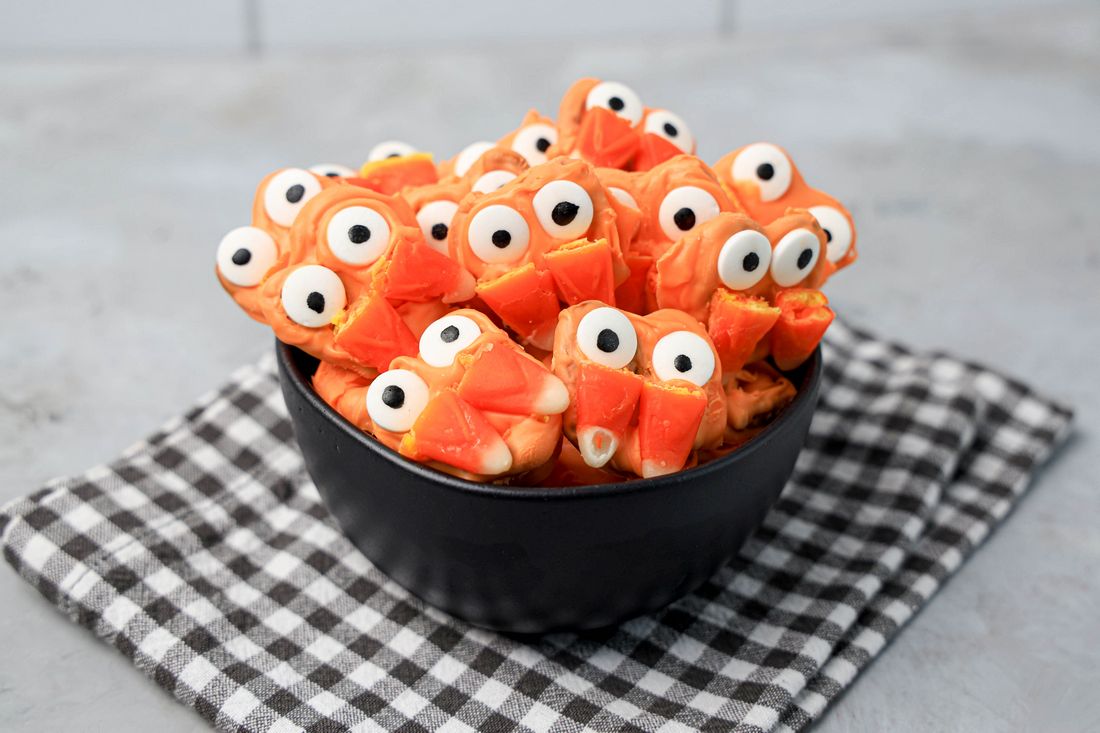 Vampire Halloween Pretzels