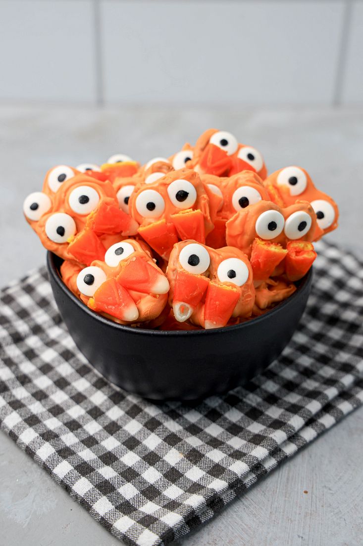 Vampire Halloween Pretzels