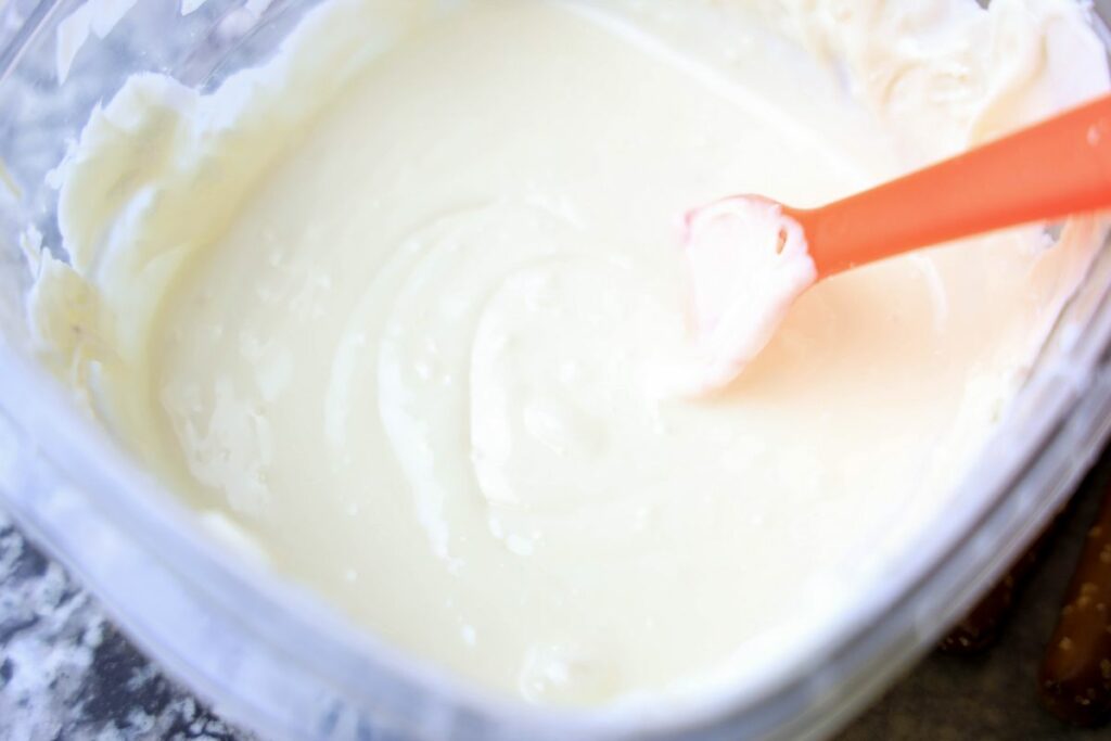 White chocolate melted in a bowl.