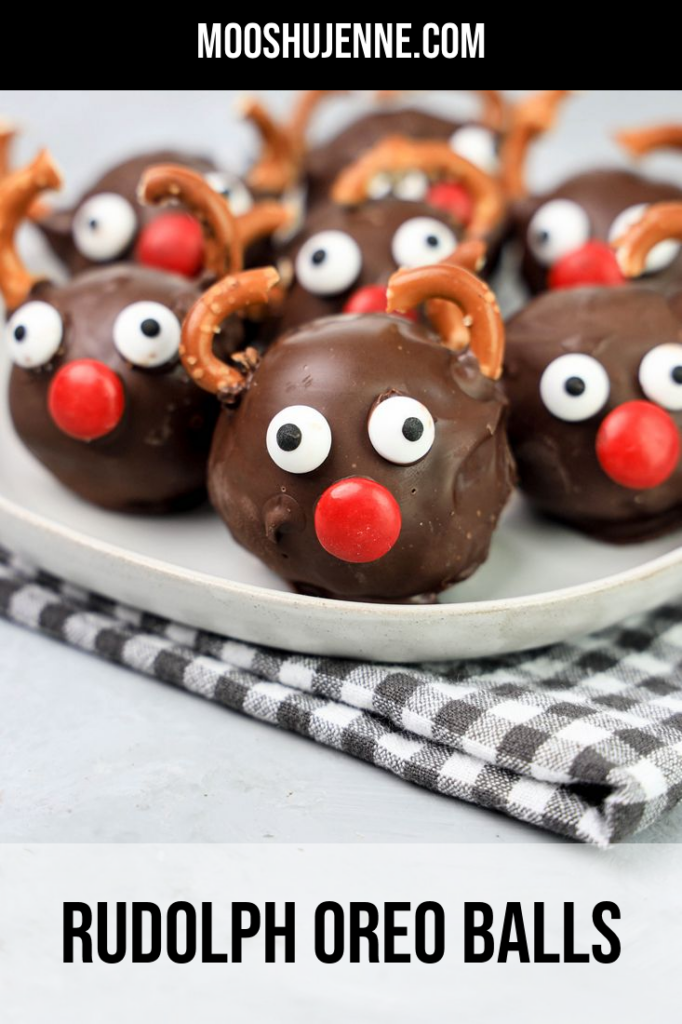 Rudolph Oreo balls is the super Christmas treat to give out for the holidays. Coated in Ghriradelli’s chocolate and decorated adorable these reindeer balls are delicious.
